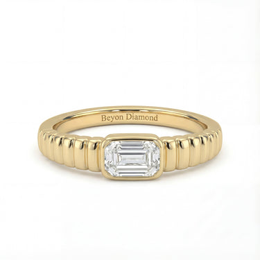 Ribbed Emerald Bezel Men's Engagement Ring - Beyon Diamond